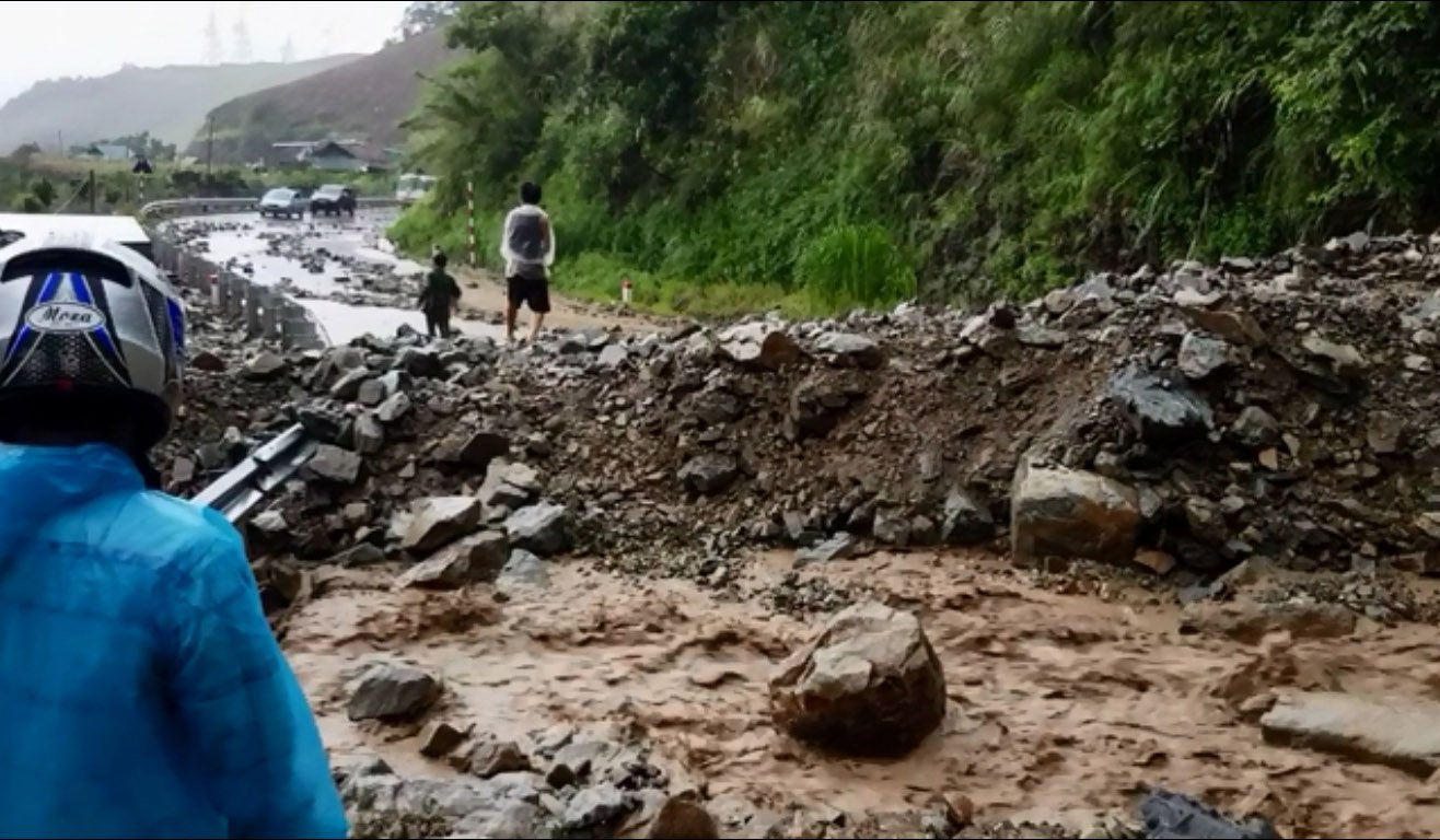 Sơn La xuất hiện lũ quét, quốc lộ 37 tê liệt