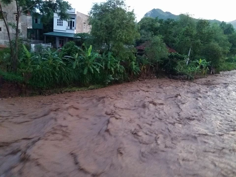 Sơn La xuất hiện lũ quét, quốc lộ 37 tê liệt Sơn La xuất hiện lũ quét, quốc lộ 37 tê liệt