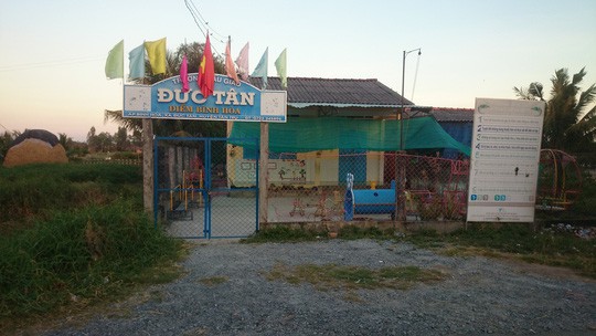 Bé gái 2 lần bị đâm vào vùng kín ở trường, cô giáo chỉ bị hạ thi đua