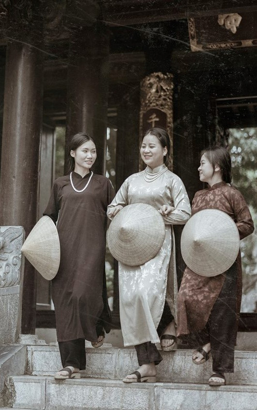 Teen Bắc Ninh tái hiện 100 năm thời trang phụ nữ Việt qua ảnh kỷ yếu