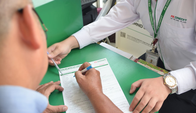 FE Credit nói gì việc bị tố cho vay lãi suất cao, đòi nợ kiểu truy nã?