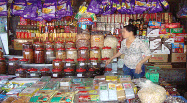 Chồng không cho tôi bán cá khô ngoài chợ vì sợ xấu mặt