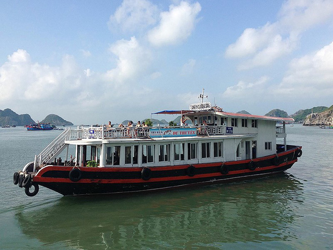 Tàu du lịch Cát Bà bị cấm vào vịnh Hạ Long