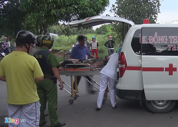 Nam thanh niên mua 5 lít xăng tưới lên người rồi châm lửa