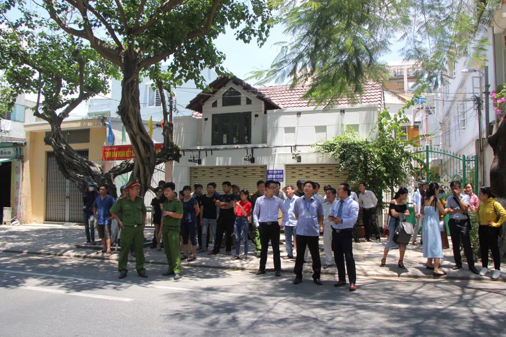 Cháy công ty bảo hiểm ở Đà Nẵng, 1 thai phụ leo từ tầng 4 qua nhà bên cạnh để thoát thân