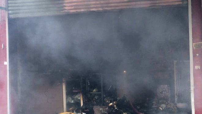 Cháy cửa hàng gốm sứ, khói bao phủ cả khu phố ở Sài Gòn