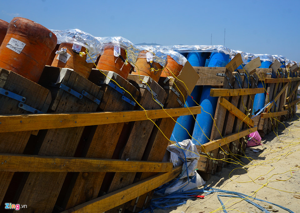 Trận địa pháo hoa của Hong Kong và Italy bên sông Hàn