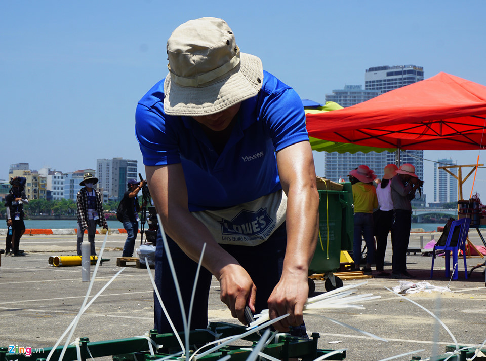 Trận địa pháo hoa của Hong Kong và Italy bên sông Hàn