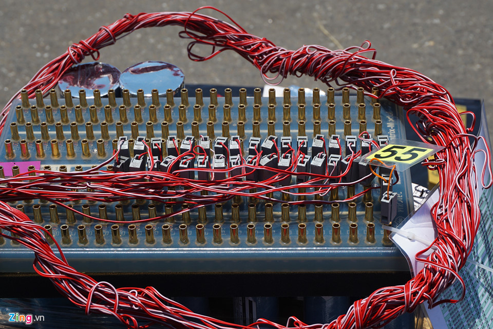 Trận địa pháo hoa của Hong Kong và Italy bên sông Hàn