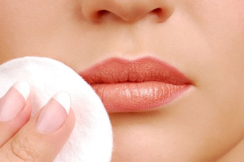 3 bước chăm sóc môi buổi tối căng mọng tự nhiên 3 bước chăm sóc môi buổi tối căng mọng tự nhiên