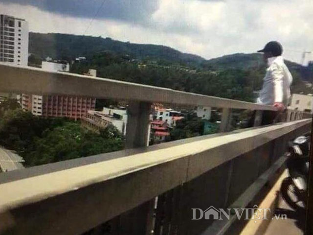 Giải cứu nam thanh niên định nhảy cầu Bãi Cháy tự tử