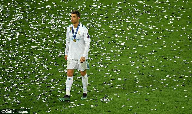 Ramos hay Ronaldo là ông vua phòng thay đồ Real?