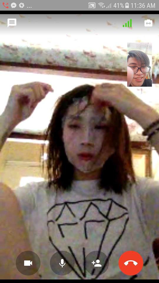 Đi chơi về muộn, cô gái phát hoảng khi nhìn thấy khuôn mặt biến dạng của mẹ nằm ở trên giường