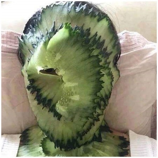 Đi chơi về muộn, cô gái phát hoảng khi nhìn thấy khuôn mặt biến dạng của mẹ nằm ở trên giường