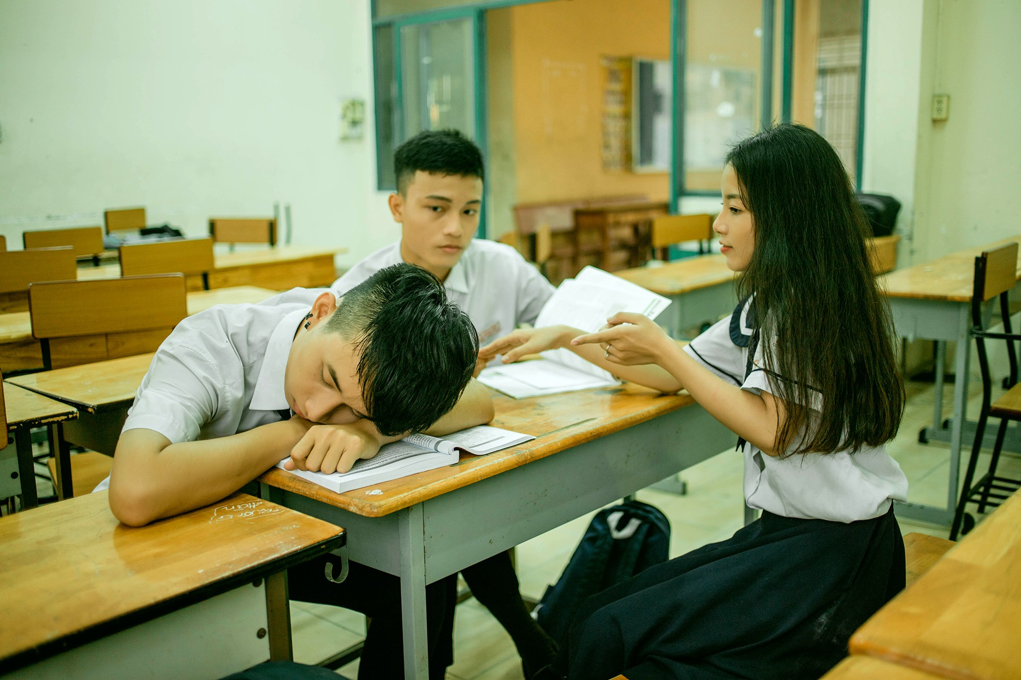 Bộ ảnh tình bể bình của nhóm bạn Sài Gòn: Chúng mình chơi thân đến nỗi bị nhầm là cả 3 đang yêu nhau