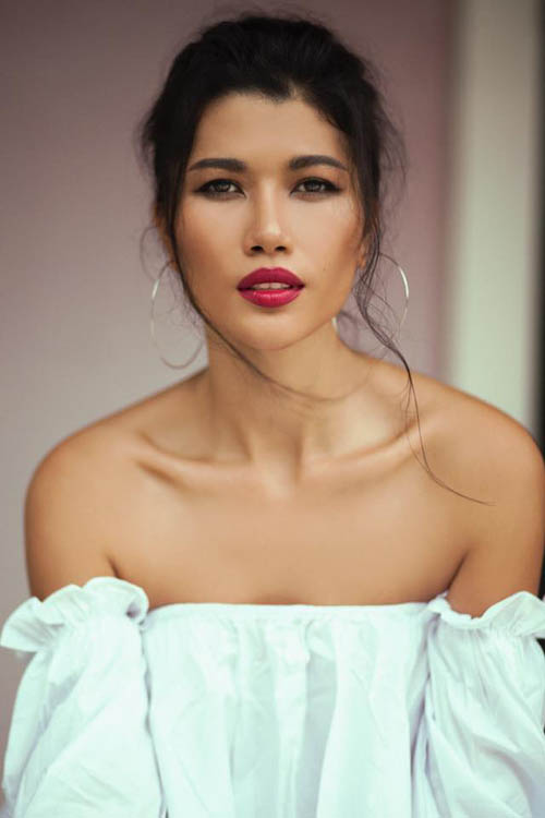 Chân dài giàu có nhất nhì showbiz Việt kể chuyện chồng cho tiền đi nâng cấp vòng 1