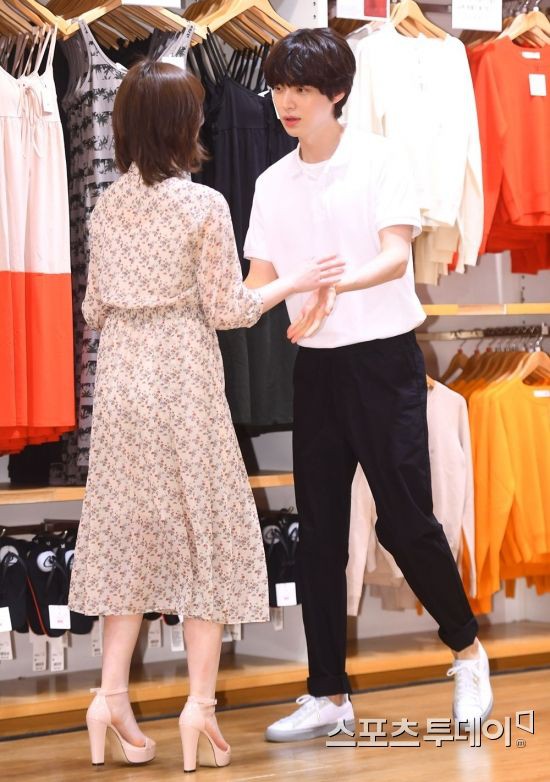 Vợ chồng Goo Hye Sun và Ahn Jae Hyun lần đầu cùng dự sự kiện: Gây sốt vì quá tình, không thể rời mắt khỏi nhau