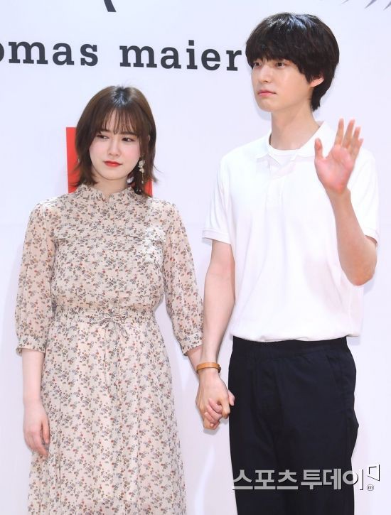 Vợ chồng Goo Hye Sun và Ahn Jae Hyun lần đầu cùng dự sự kiện: Gây sốt vì quá tình, không thể rời mắt khỏi nhau Vợ chồng Goo Hye Sun và Ahn Jae Hyun lần đầu cùng dự sự kiện: Gây sốt vì quá tình, không thể rời mắt khỏi nhau