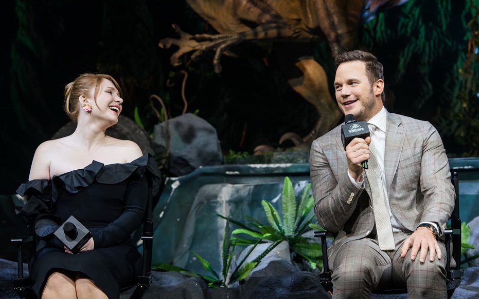 Chris Pratt kể chuyện phải ngâm mình trong nước tiểu của ekip khi quay Jurassic World Chris Pratt kể chuyện phải ngâm mình trong nước tiểu của ekip khi quay Jurassic World