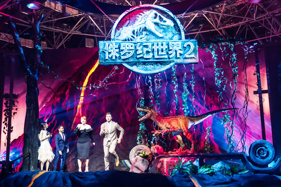 Chris Pratt kể chuyện phải ngâm mình trong nước tiểu của ekip khi quay Jurassic World Chris Pratt kể chuyện phải ngâm mình trong nước tiểu của ekip khi quay Jurassic World