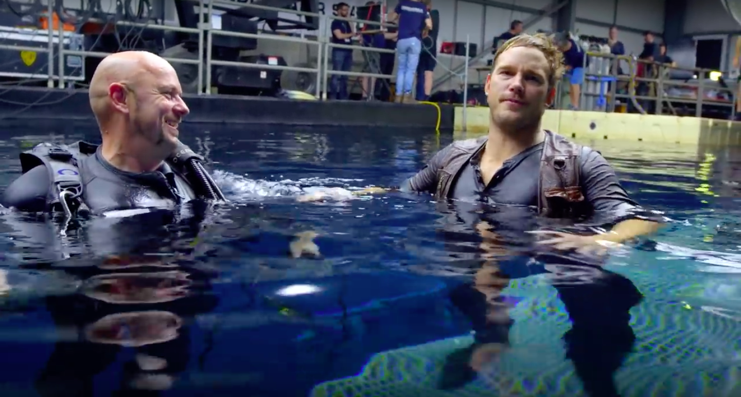Chris Pratt kể chuyện phải ngâm mình trong nước tiểu của ekip khi quay Jurassic World Chris Pratt kể chuyện phải ngâm mình trong nước tiểu của ekip khi quay Jurassic World