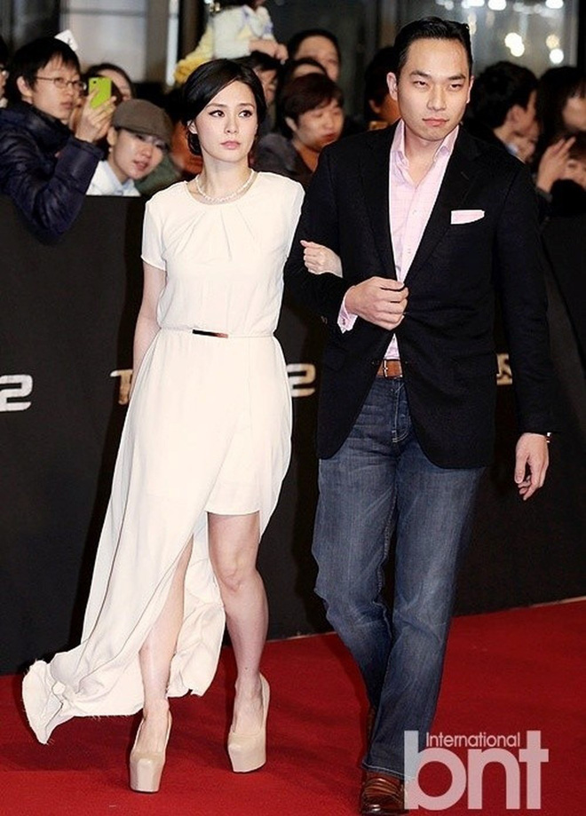 Sau 10 năm scandal ảnh nóng: Trần Quán Hy bình thản đi qua giông tố, nữ chính ê chề ôm nỗi đau mất chồng, bỏ xứ mà đi