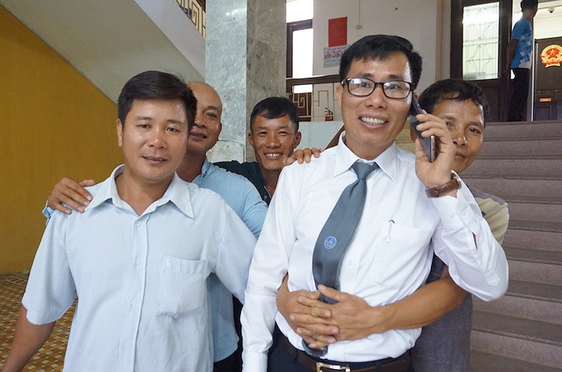 Chấn động phiên tòa, cả 5 bị cáo được trắng án