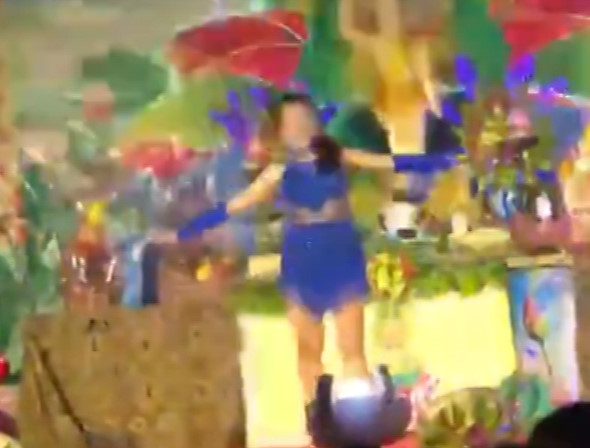 Vũ công mặc đồ sexy nhảy múa mừng đại lễ Phật đản ở Đà Nẵng