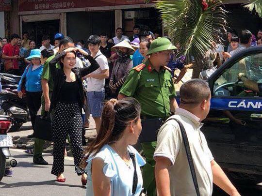 Đánh vợ cũ khâu 11 mũi, vợ mới tươi tỉnh quay lại hiện trường