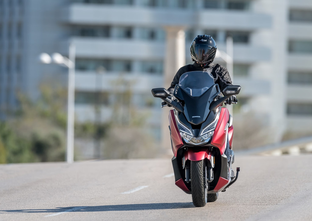 Honda Forza 125 2018 ra mắt, đẹp và thể thao hơn