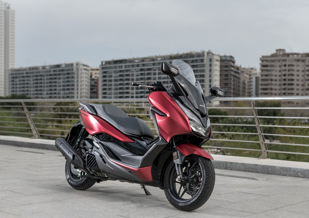 Honda Forza 125 2018 ra mắt, đẹp và thể thao hơn