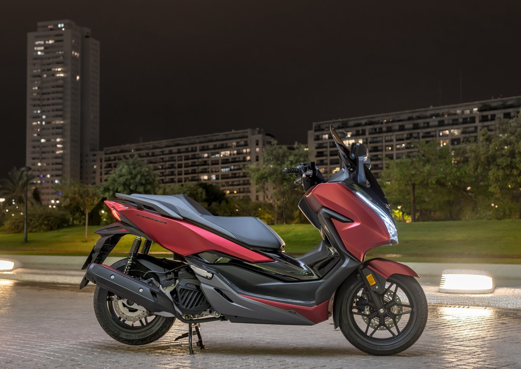 Honda Forza 125 2018 ra mắt, đẹp và thể thao hơn