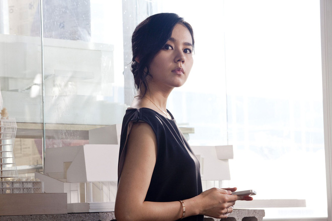 Ngán ngẩm vợ già, chồng định ngoại tình và cái tát trời giáng của cô gái phòng hát