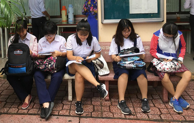 87.400 thí sinh bắt đầu thi môn đầu tiên