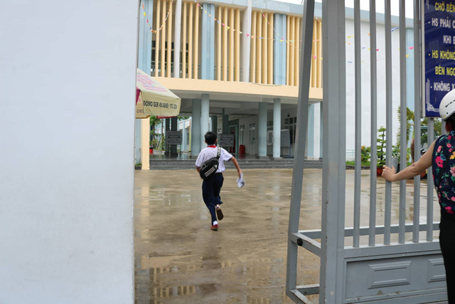 87.400 thí sinh bắt đầu thi môn đầu tiên