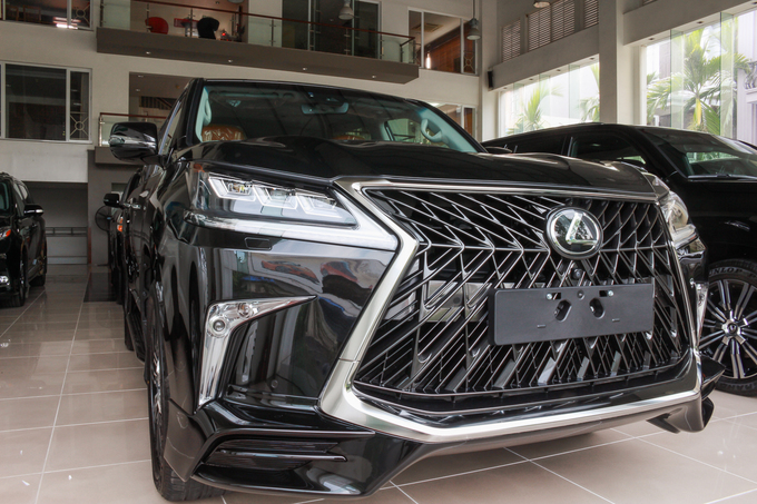 Lexus LX570 Super Sport giá gần 10 tỷ tại Việt Nam