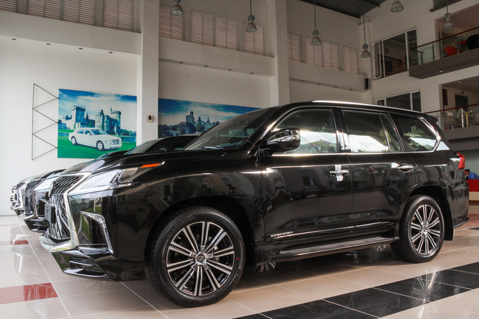 Lexus LX570 Super Sport giá gần 10 tỷ tại Việt Nam