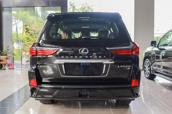 Lexus LX570 Super Sport giá gần 10 tỷ tại Việt Nam