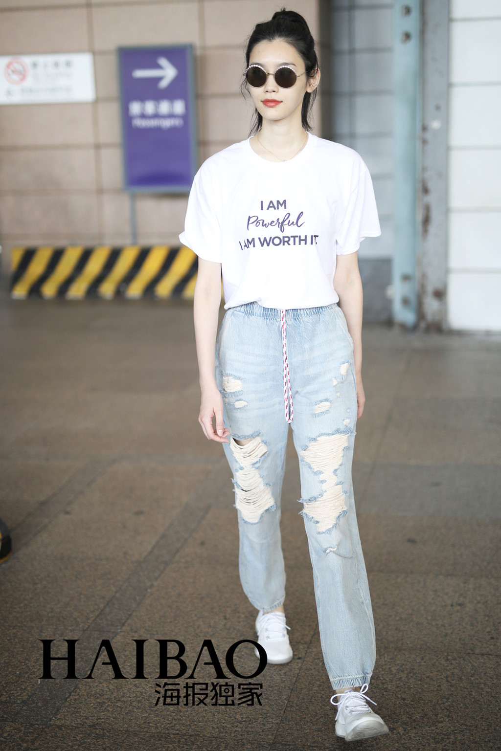 Áo thun trắng - món đồ không thể thiếu ngày nắng nóng