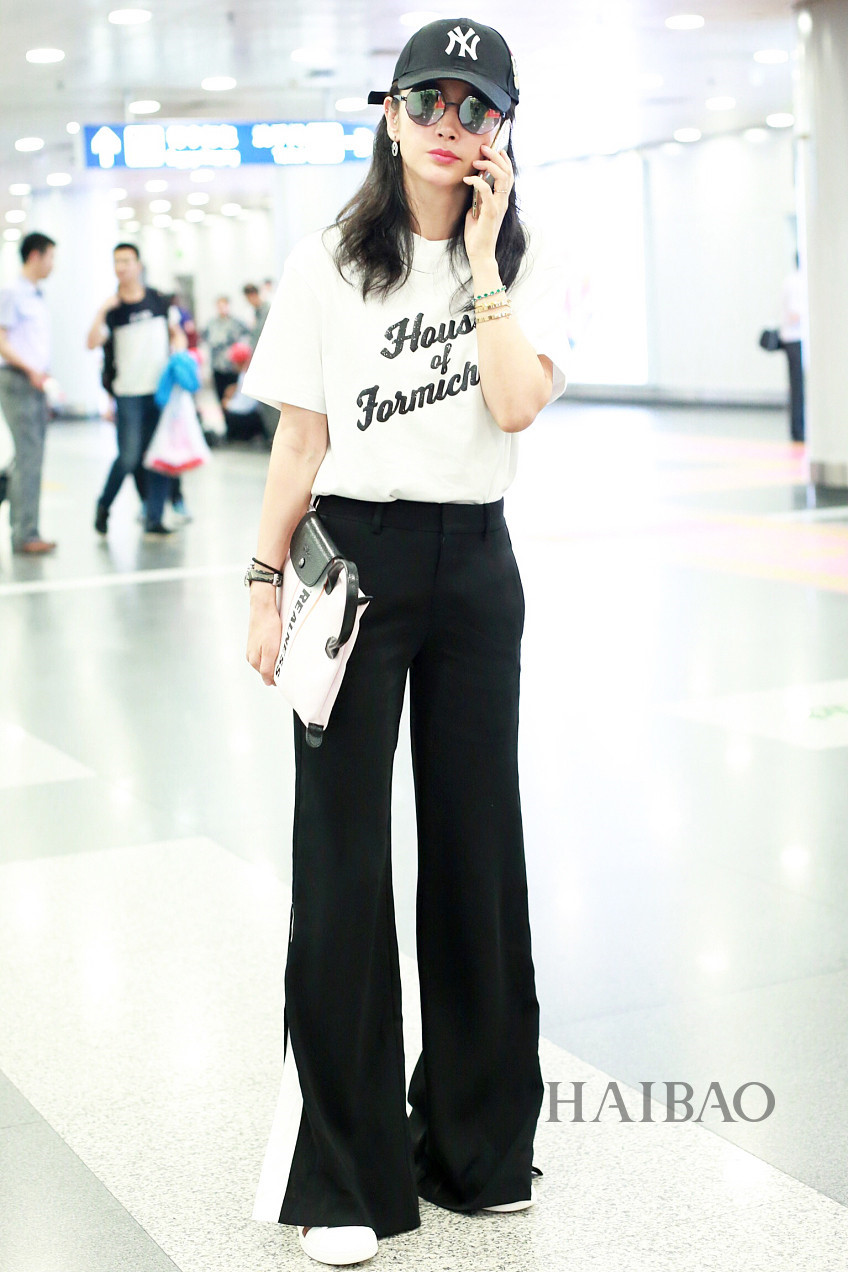 Áo thun trắng - món đồ không thể thiếu ngày nắng nóng