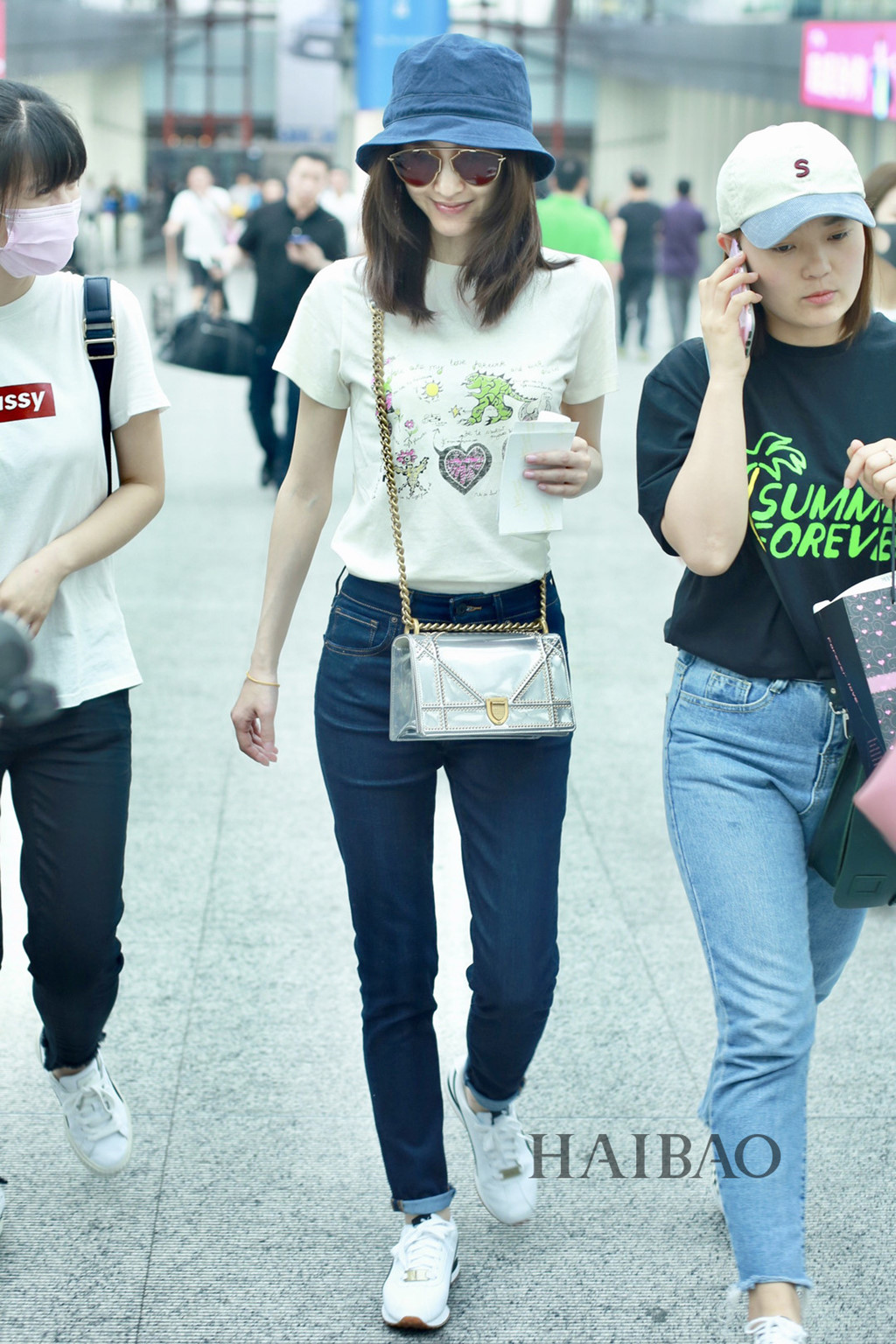 Áo thun trắng - món đồ không thể thiếu ngày nắng nóng