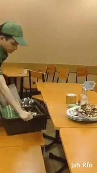 Tội cho chàng trai ấy: Nỗ lực dọn dẹp lắm nhưng vẫn hậu đậu làm đổ bể hết chén bát ở phút thứ 89!