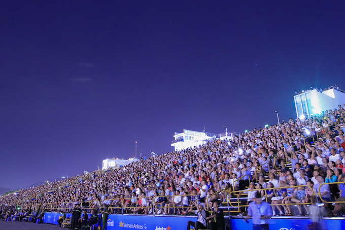 Hong Kong trình diễn pháo hoa trên nền nhạc Việt Nam