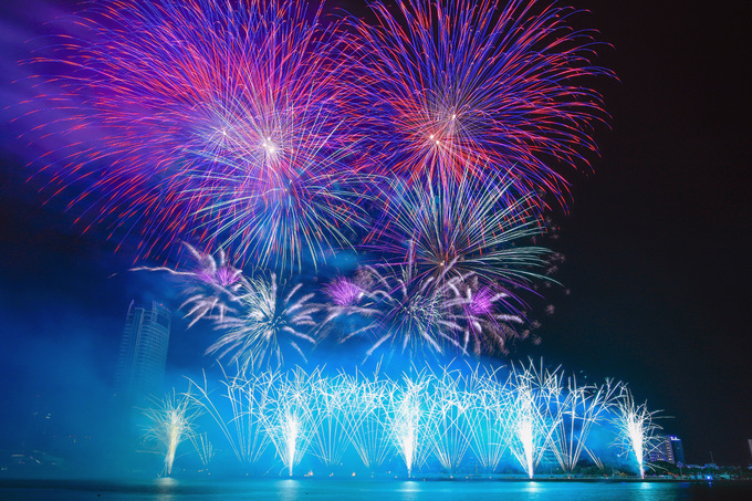 Hong Kong trình diễn pháo hoa trên nền nhạc Việt Nam