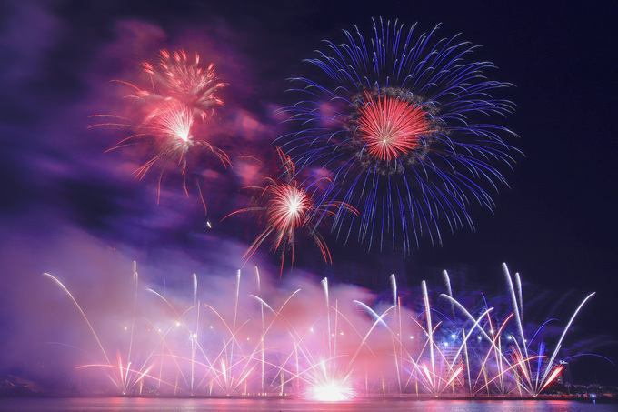 Hong Kong trình diễn pháo hoa trên nền nhạc Việt Nam