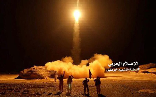 Houthi tuyên bố bắn hạ chiếc trực thăng Apache thứ hai của liên quân Saudi Arabia