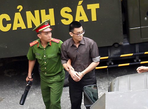 Âm mưu đặt bom sân bay Tân Sơn Nhất của nhóm khủng bố giết sạch, đốt sạch, phá sạch Âm mưu đặt bom sân bay Tân Sơn Nhất của nhóm khủng bố giết sạch, đốt sạch, phá sạch