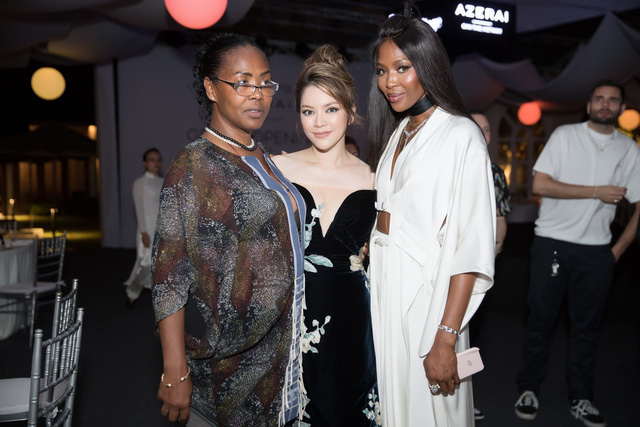 Lý Nhã Kỳ thân thiết đọ sắc cùng Naomi Campbell trong sự kiện Lý Nhã Kỳ thân thiết đọ sắc cùng Naomi Campbell trong sự kiện