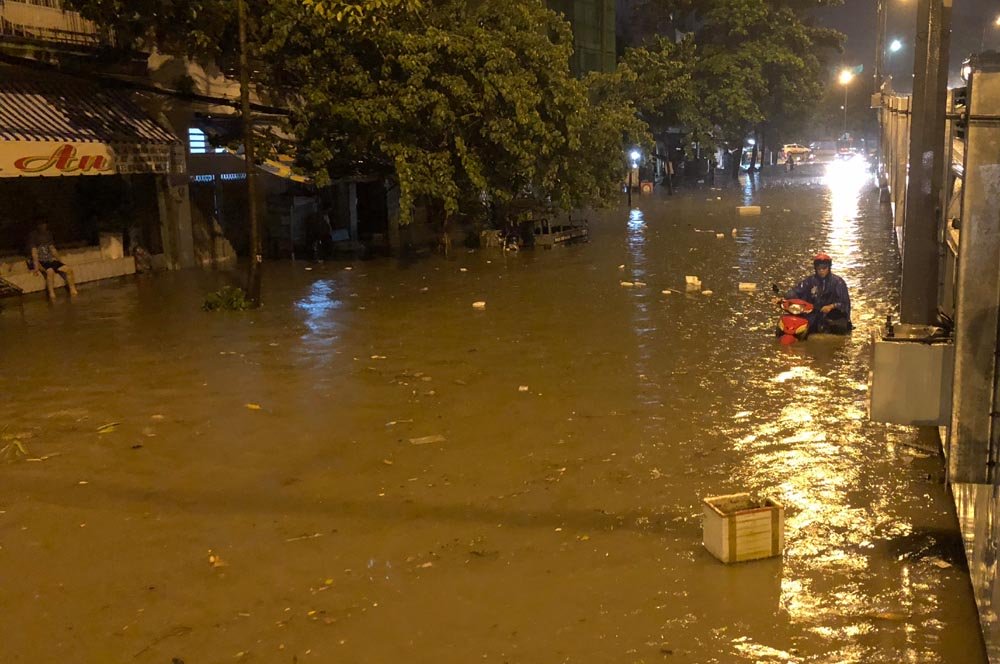 Tiết lộ bất ngờ siêu máy bơm tê liệt ở rốn ngập Sài Gòn