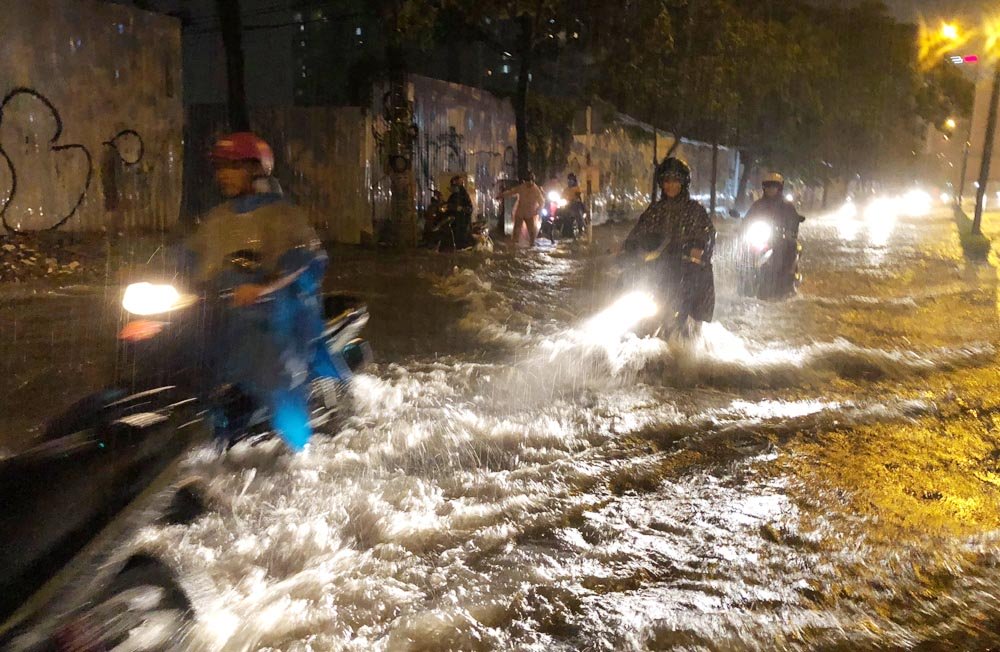 Tiết lộ bất ngờ siêu máy bơm tê liệt ở rốn ngập Sài Gòn